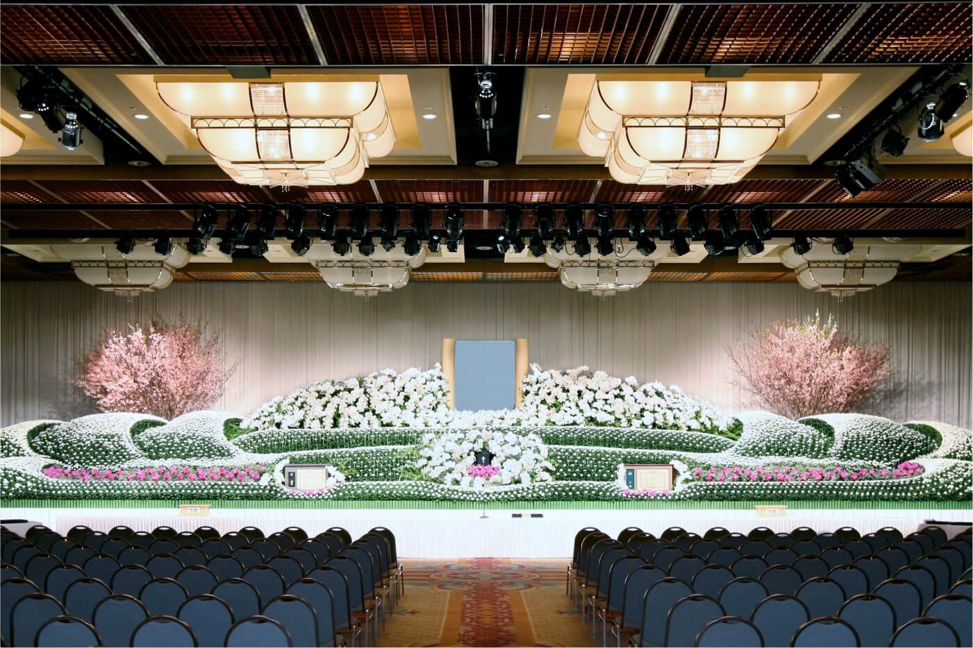 社葬700名イメージの祭壇