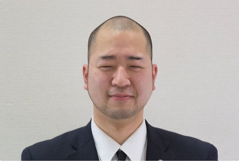 葬祭スタッフの軸丸