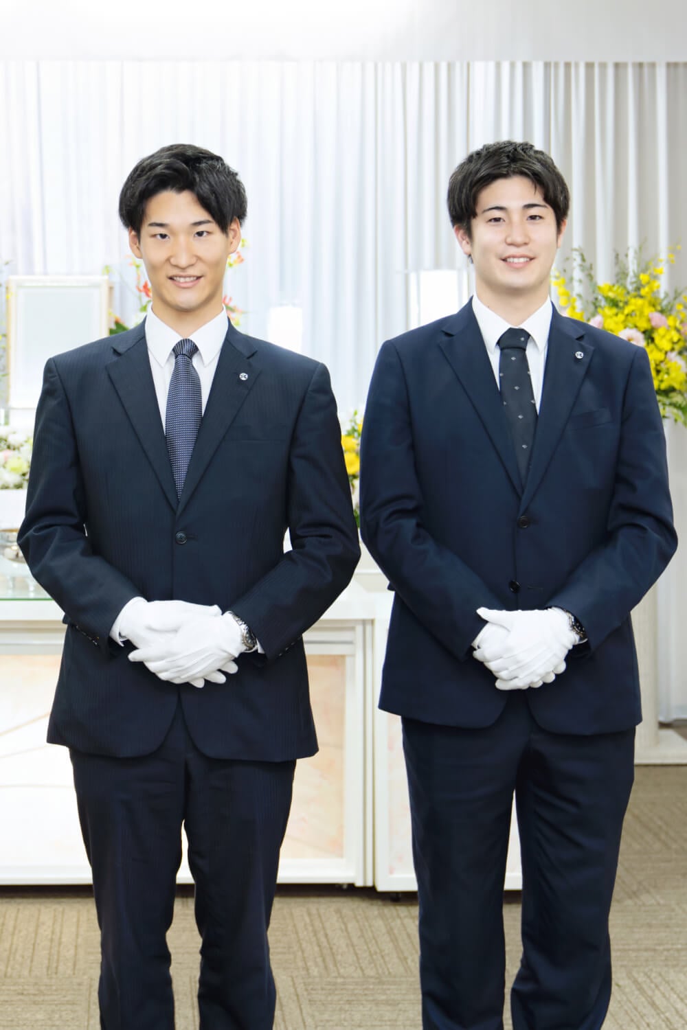 スタッフが2人並んでる写真