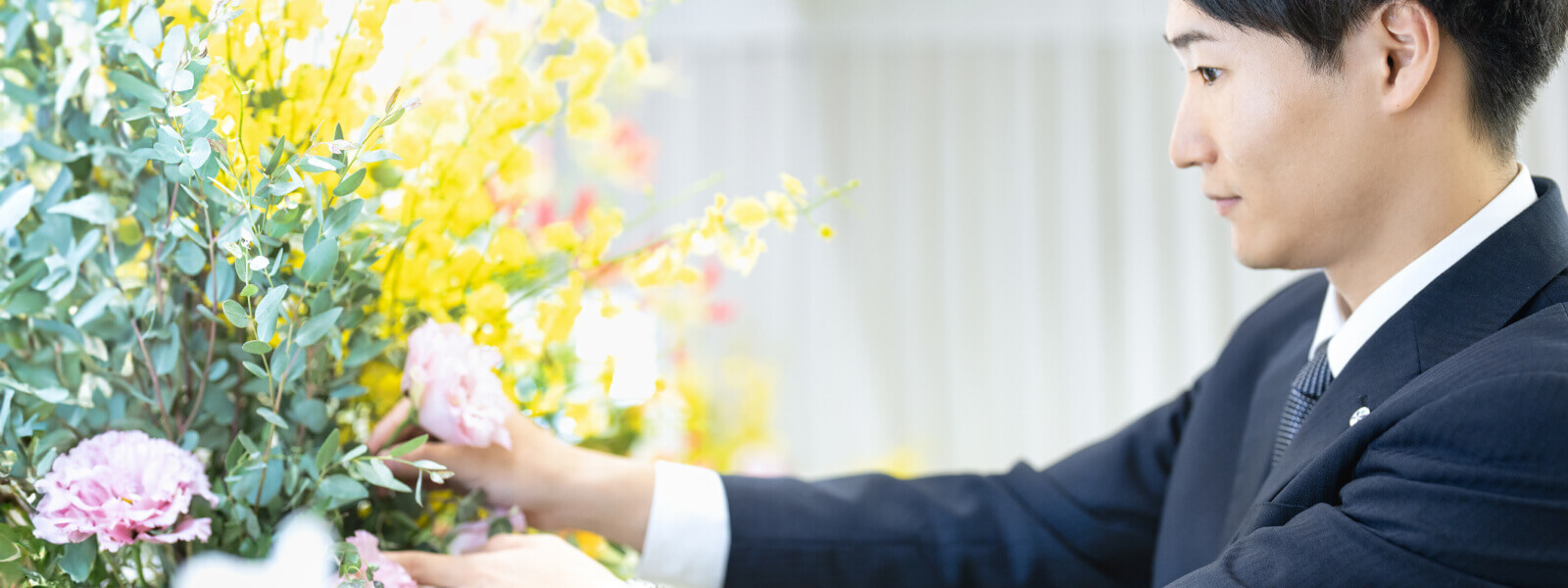 社員が相談乗ってる写真